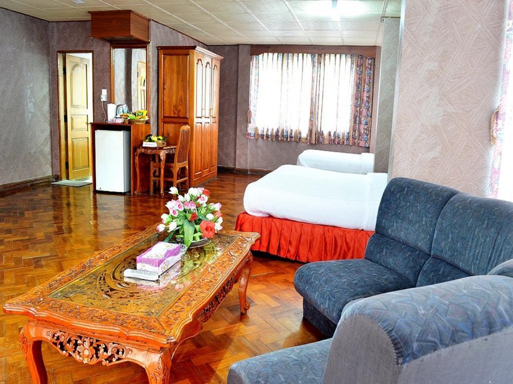Excel Palace Hotel Yangon Exteriör bild