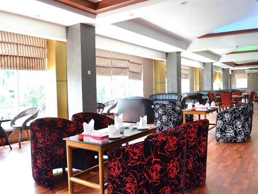 Excel Palace Hotel Yangon Exteriör bild